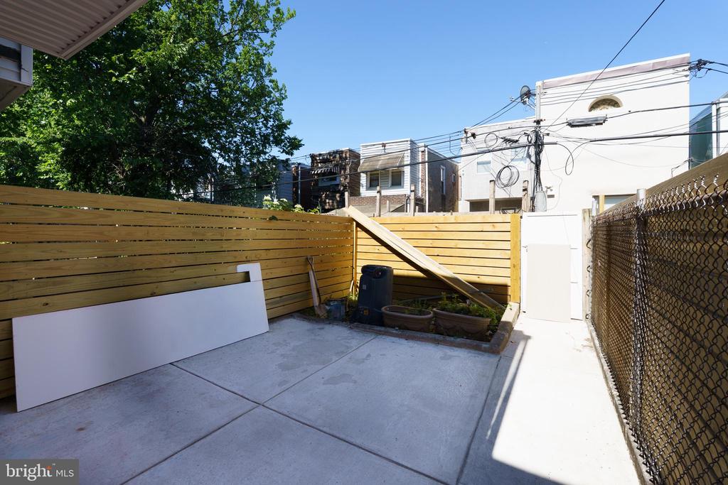1926 S LAMBERT STREET