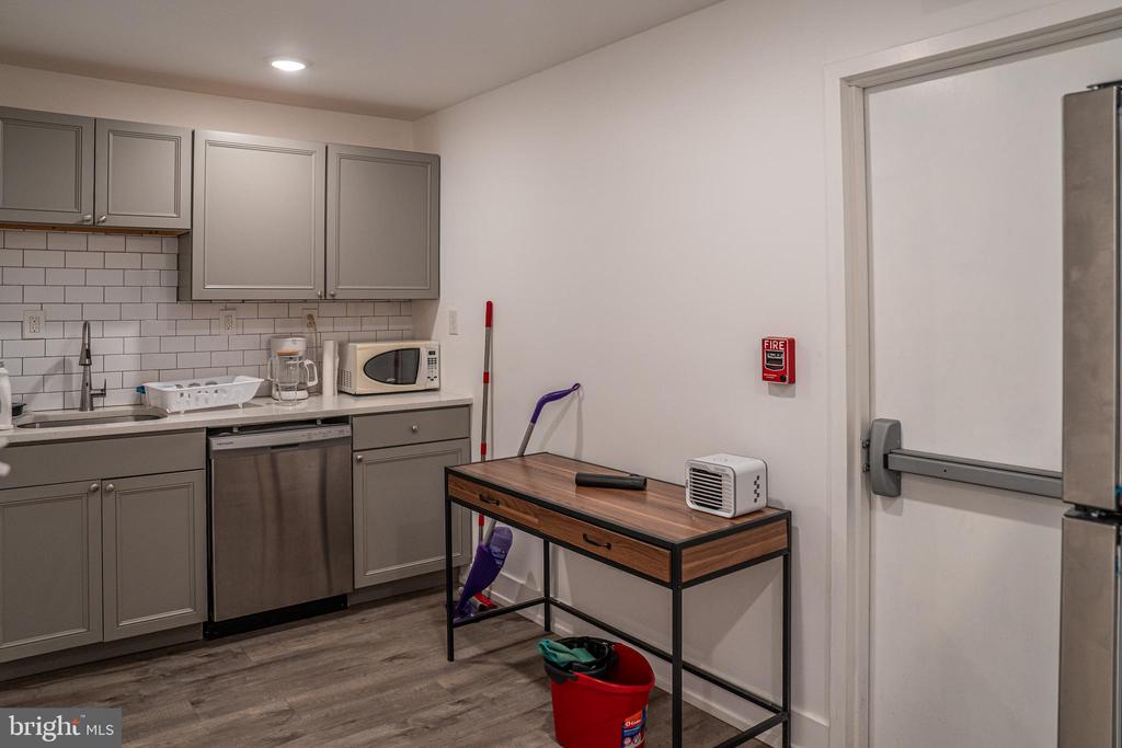 2440 S BROAD STREET FIRST FLOOR