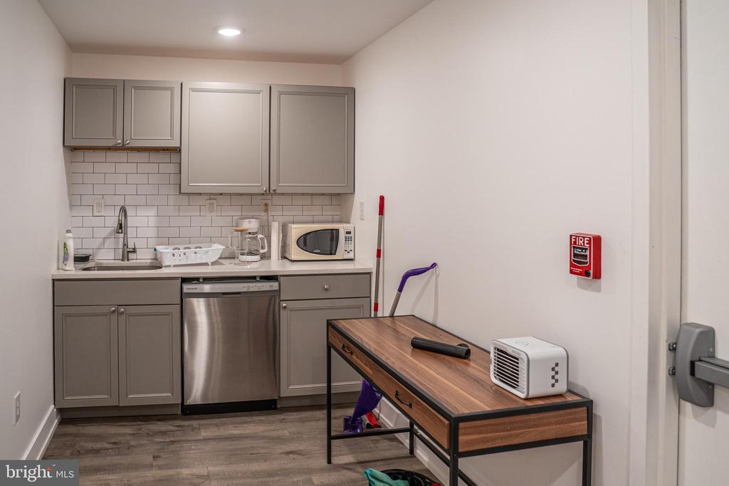 2440 S BROAD STREET FIRST FLOOR