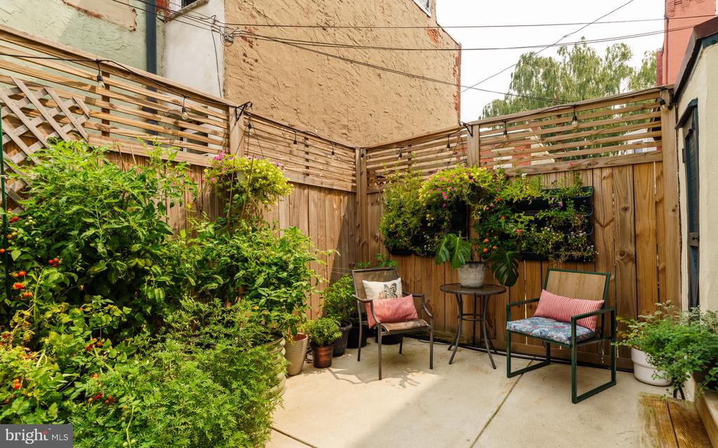 2521 BROWN STREET