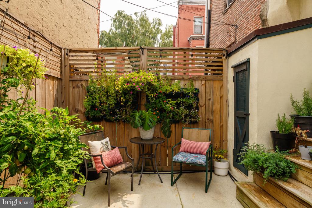 2521 BROWN STREET