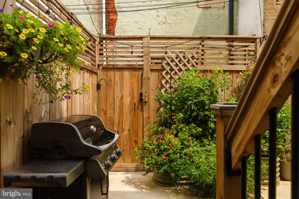 2521 BROWN STREET