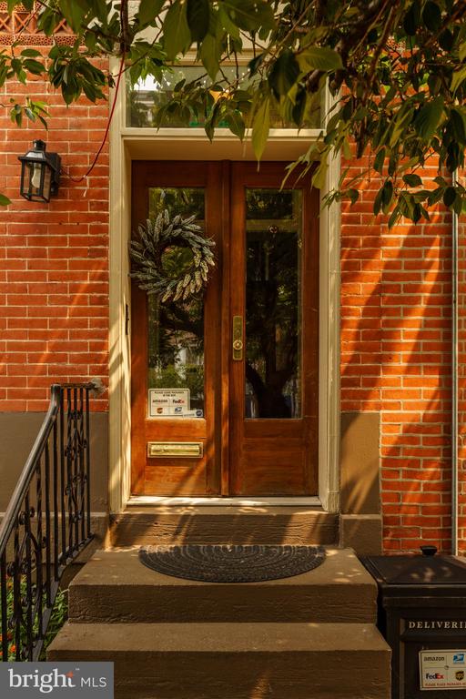 2521 BROWN STREET