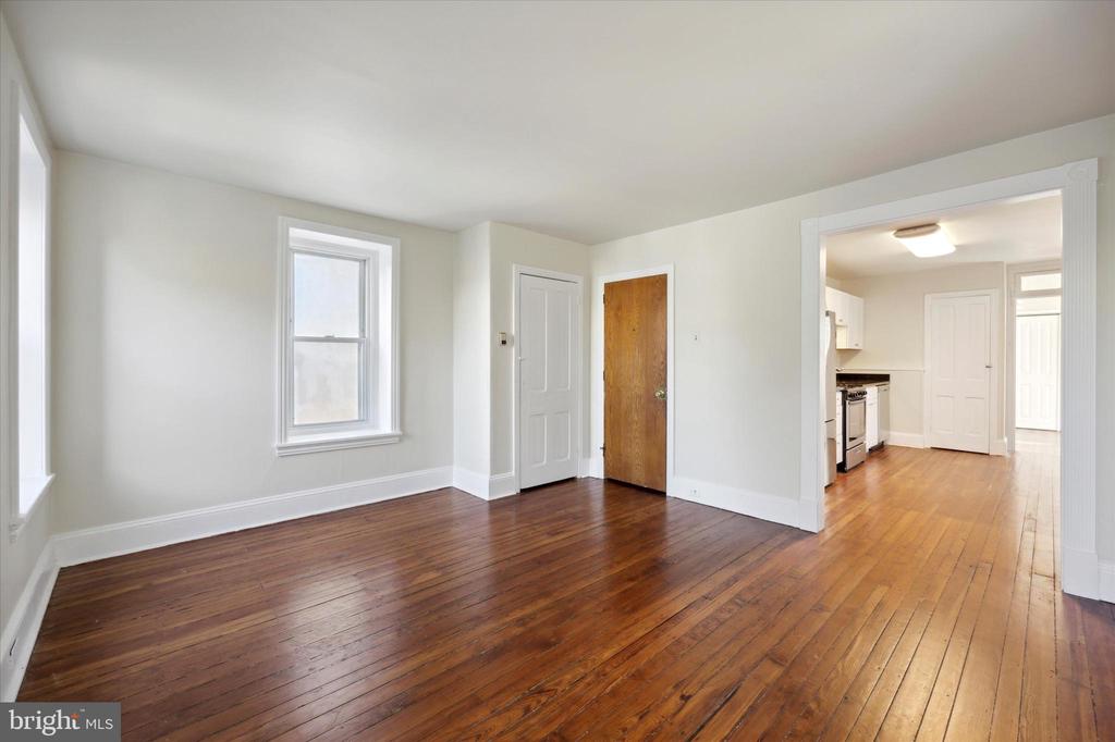 200 E WILLOW GROVE AVENUE Unit: 2