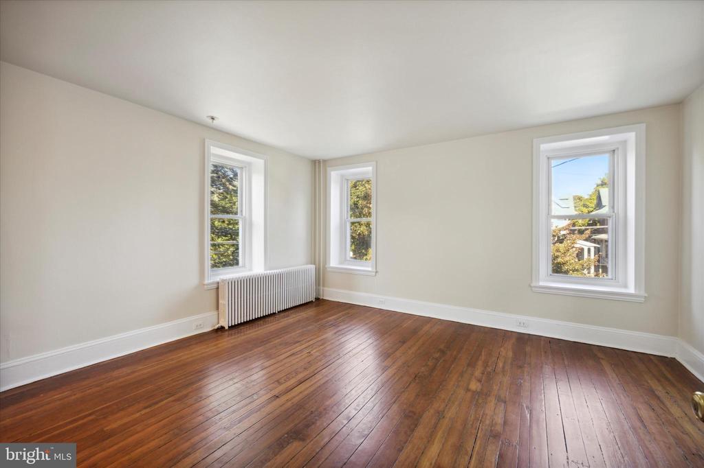 200 E WILLOW GROVE AVENUE Unit: 2
