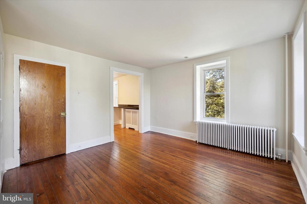 200 E WILLOW GROVE AVENUE Unit: 2