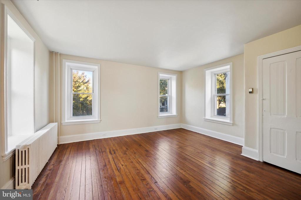 200 E WILLOW GROVE AVENUE Unit: 2