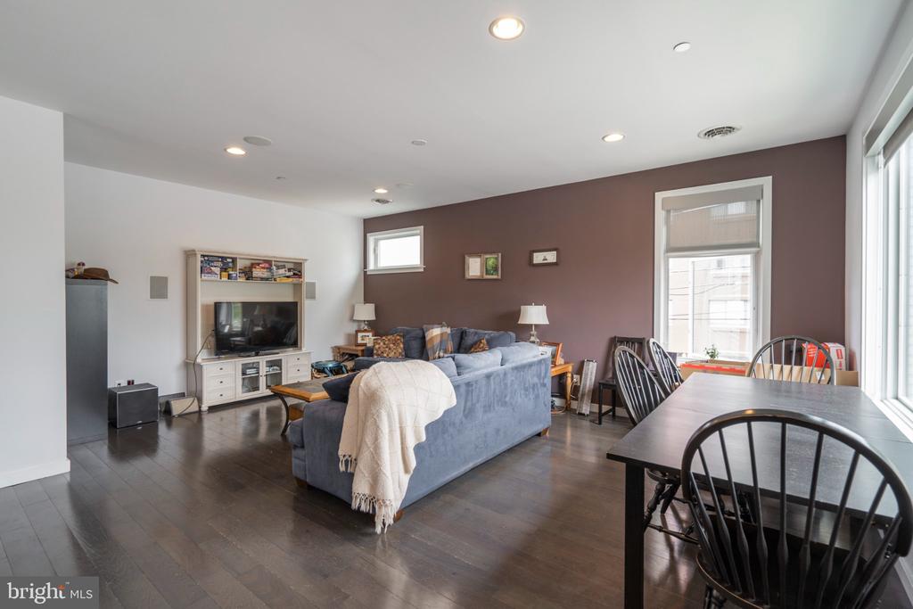 1233 N 3RD STREET Unit: B