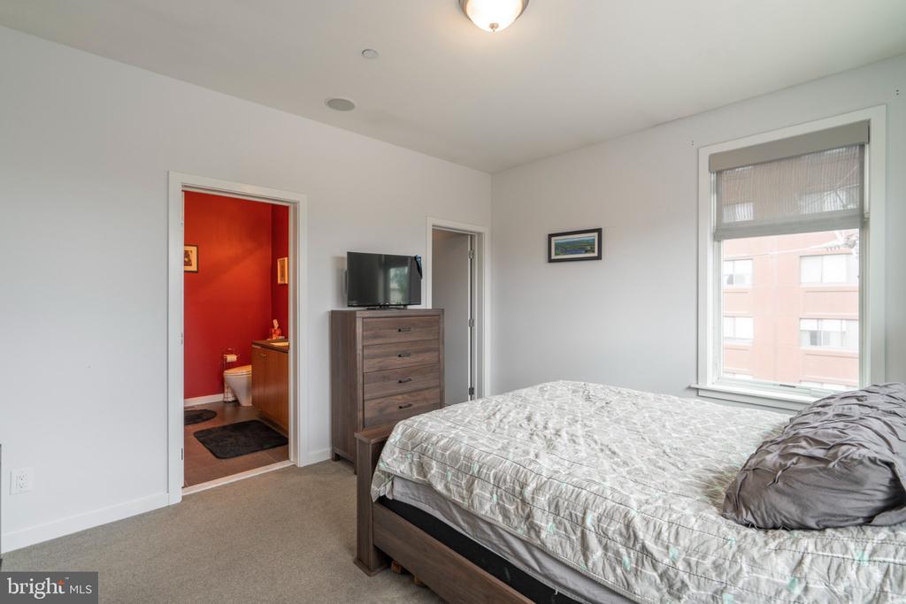 1233 N 3RD STREET Unit: B