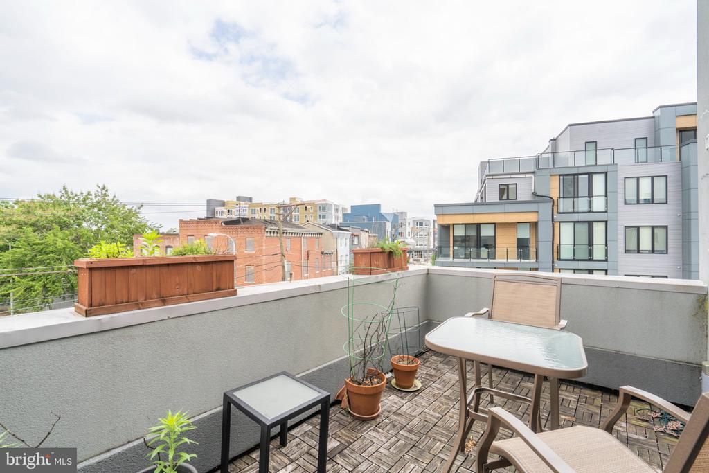 1233 N 3RD STREET Unit: B