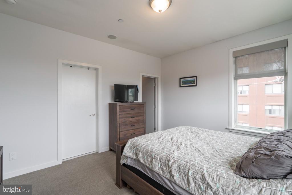 1233 N 3RD STREET Unit: B