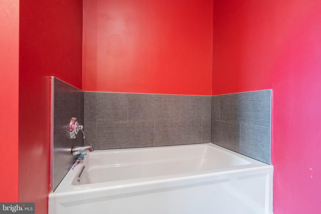 1233 N 3RD STREET Unit: B