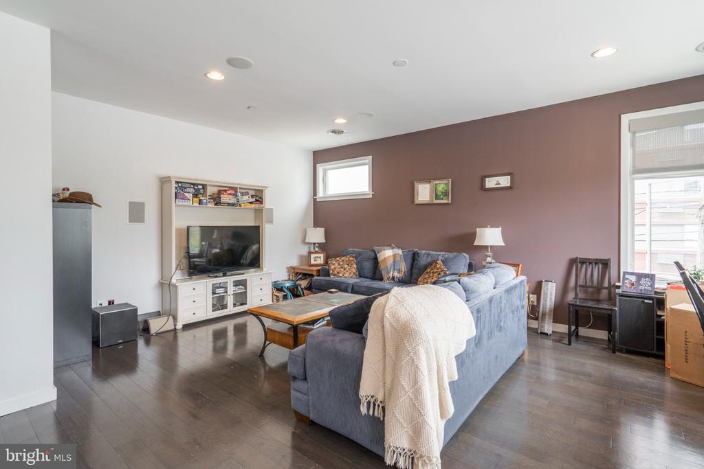 1233 N 3RD STREET Unit: B