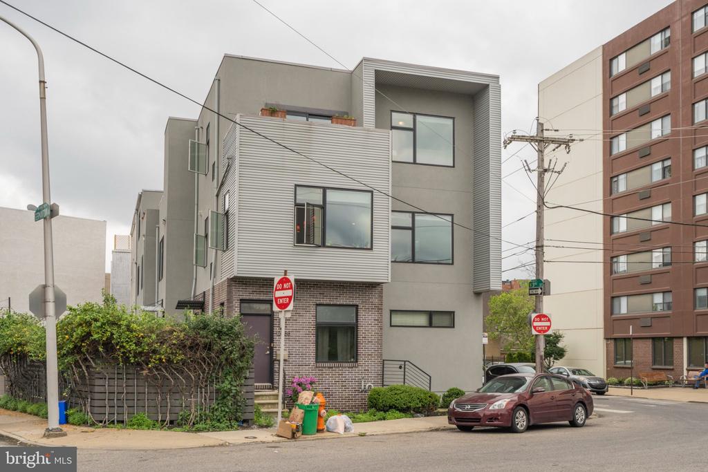 1233 N 3RD STREET Unit: B