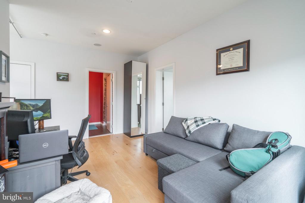 1233 N 3RD STREET Unit: B
