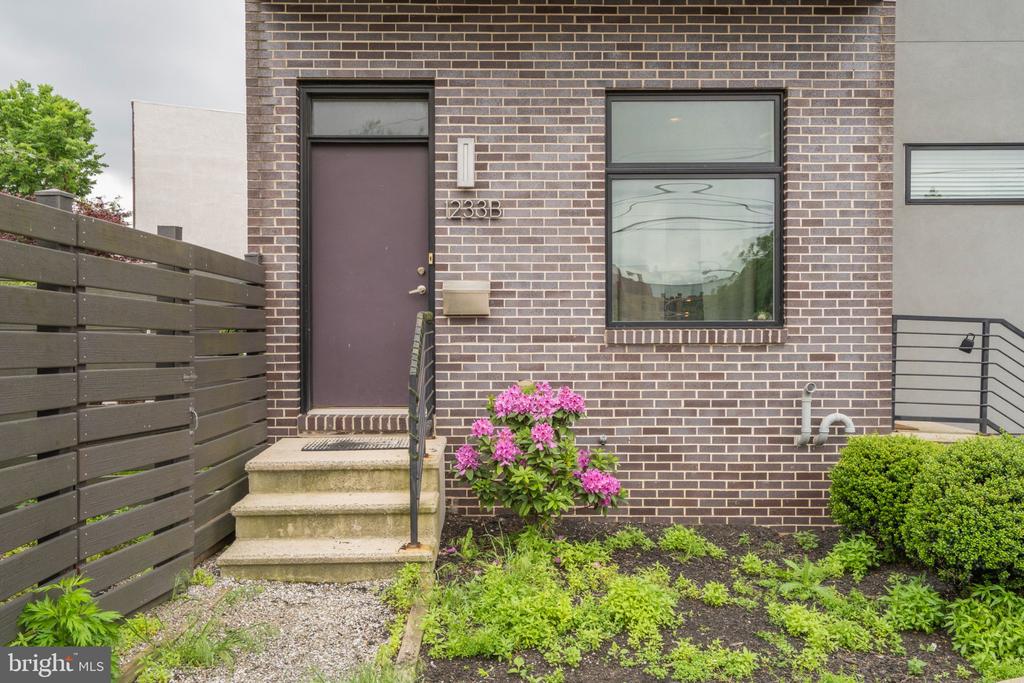 1233 N 3RD STREET Unit: B