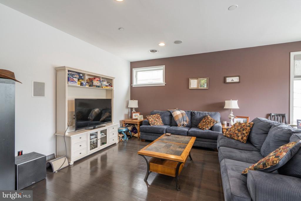 1233 N 3RD STREET Unit: B
