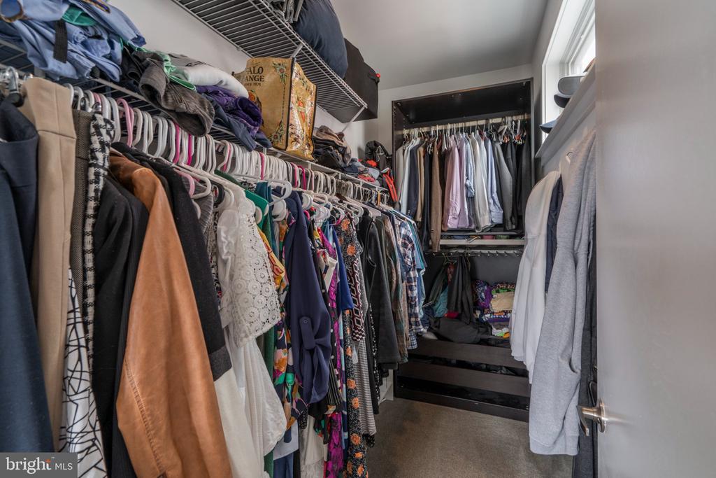 1233 N 3RD STREET Unit: B