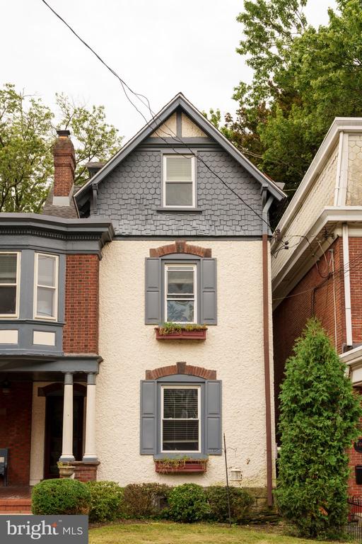104 ROCHELLE AVENUE