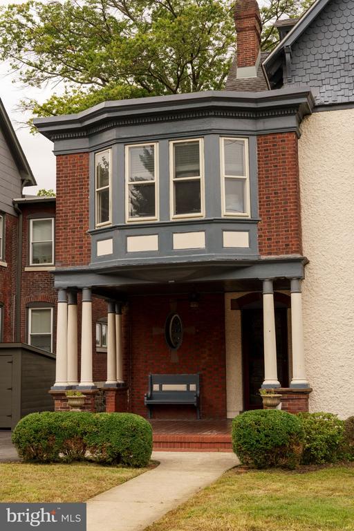 104 ROCHELLE AVENUE