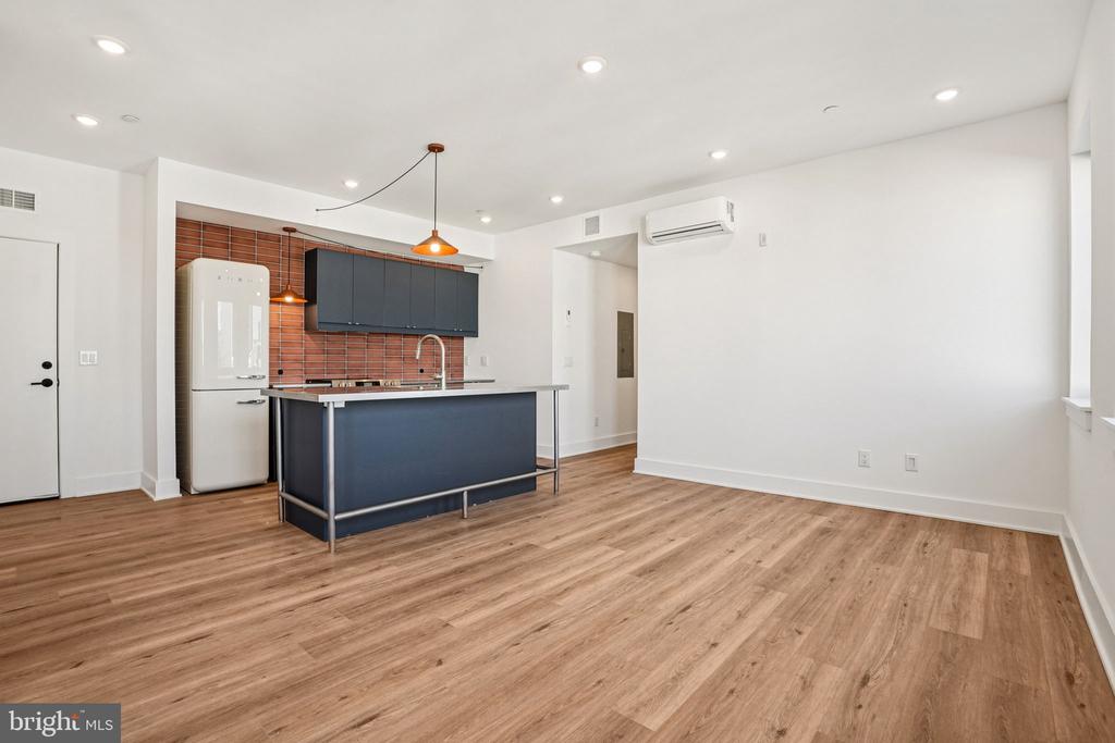2456 FRANKFORD AVENUE Unit: 9