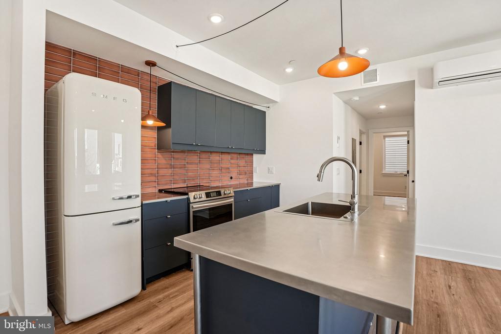 2456 FRANKFORD AVENUE Unit: 9