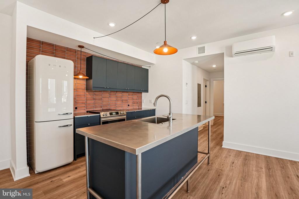 2456 FRANKFORD AVENUE Unit: 9