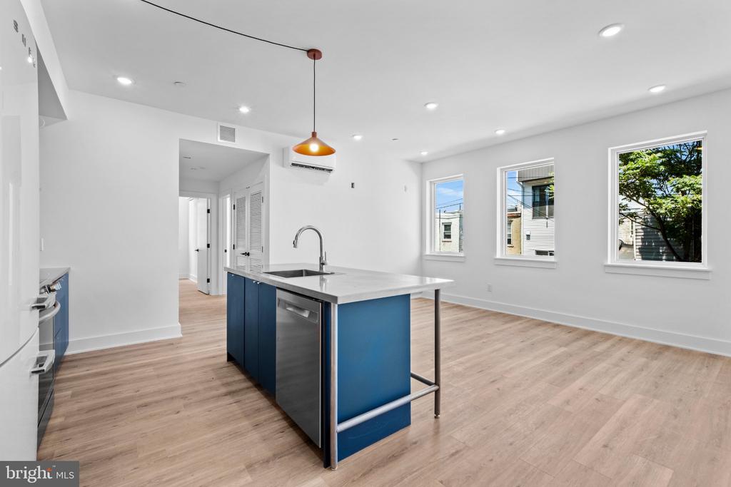 2456 FRANKFORD AVENUE Unit: 9