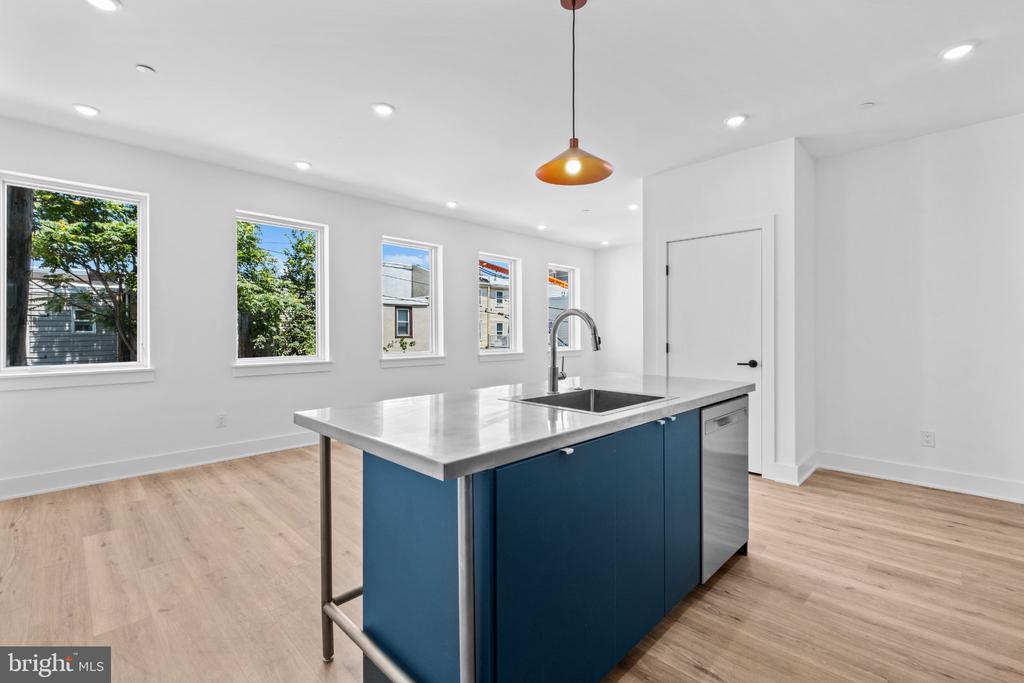 2456 FRANKFORD AVENUE Unit: 9