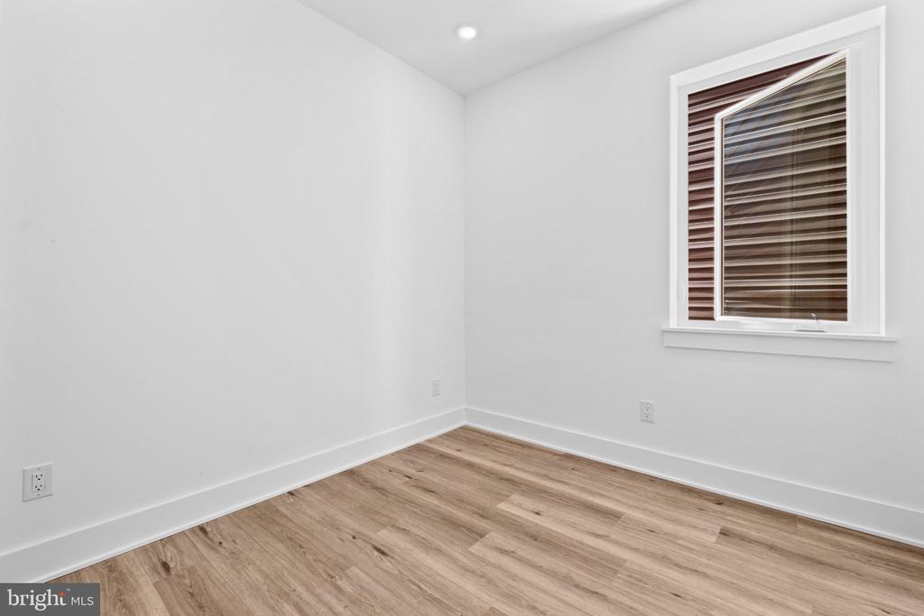 2456 FRANKFORD AVENUE Unit: 9