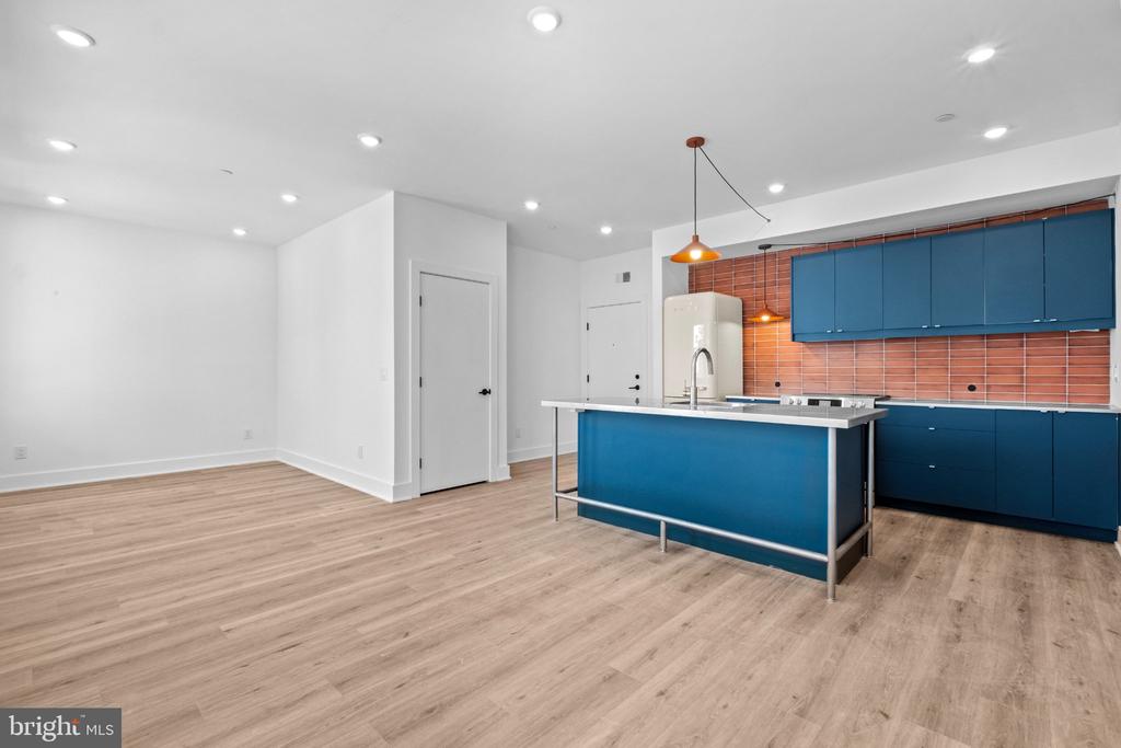 2456 FRANKFORD AVENUE Unit: 9