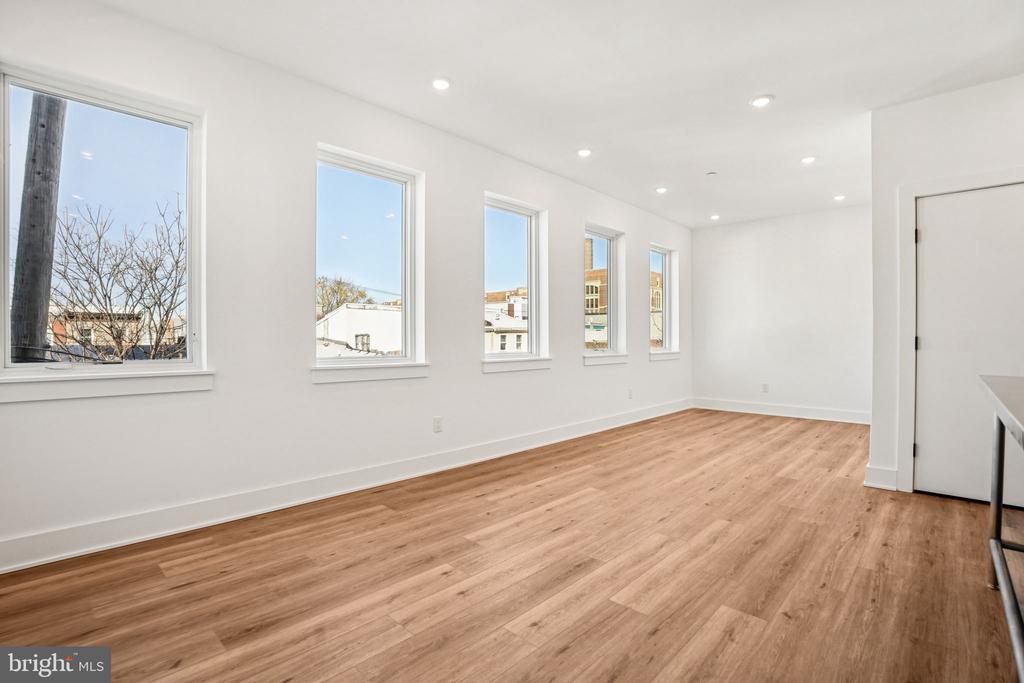 2456 FRANKFORD AVENUE Unit: 9