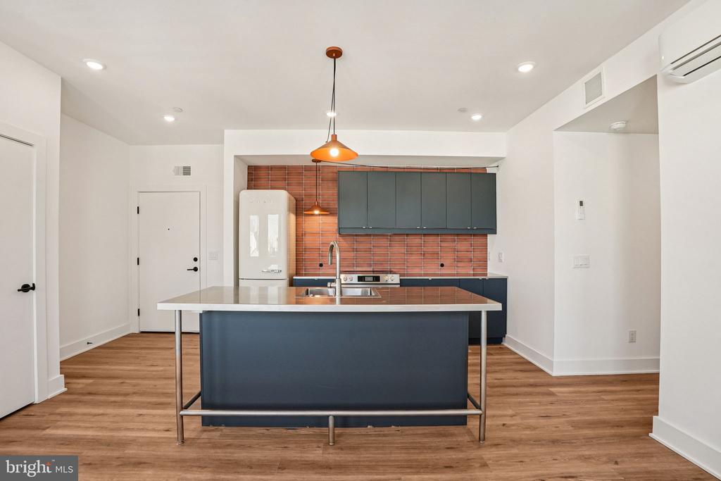 2456 FRANKFORD AVENUE Unit: 9