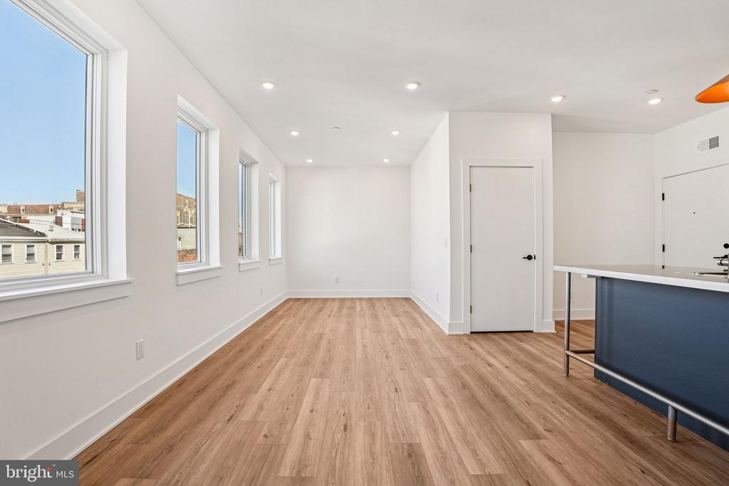 2456 FRANKFORD AVENUE Unit: 9