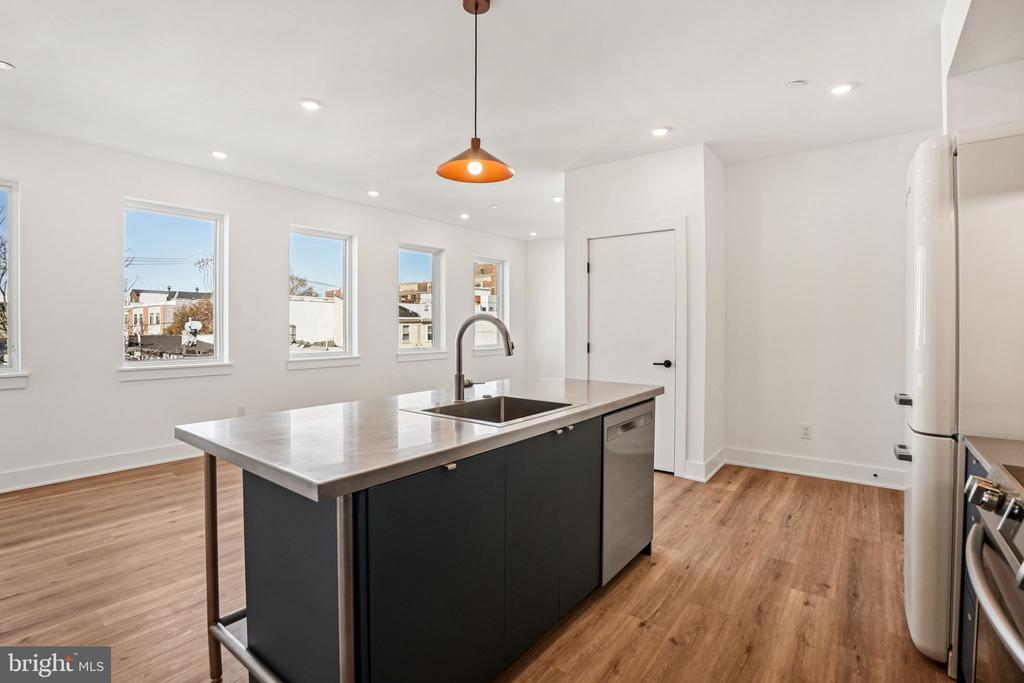 2456 FRANKFORD AVENUE Unit: 9