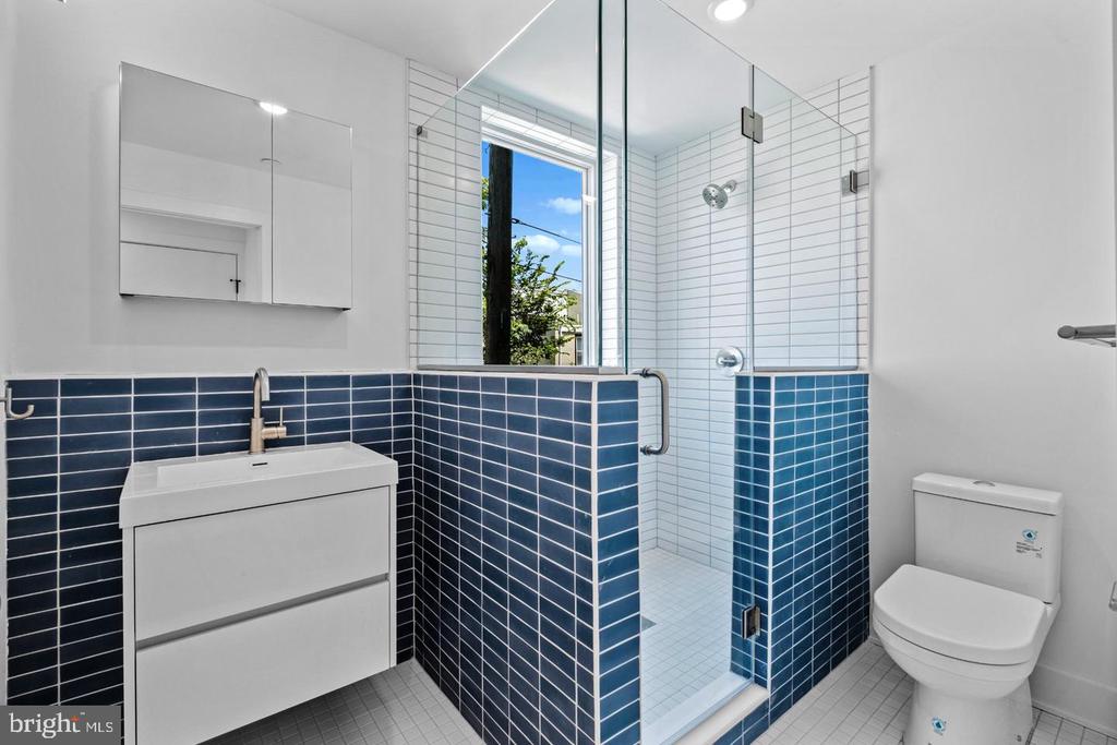 2456 FRANKFORD AVENUE Unit: 9