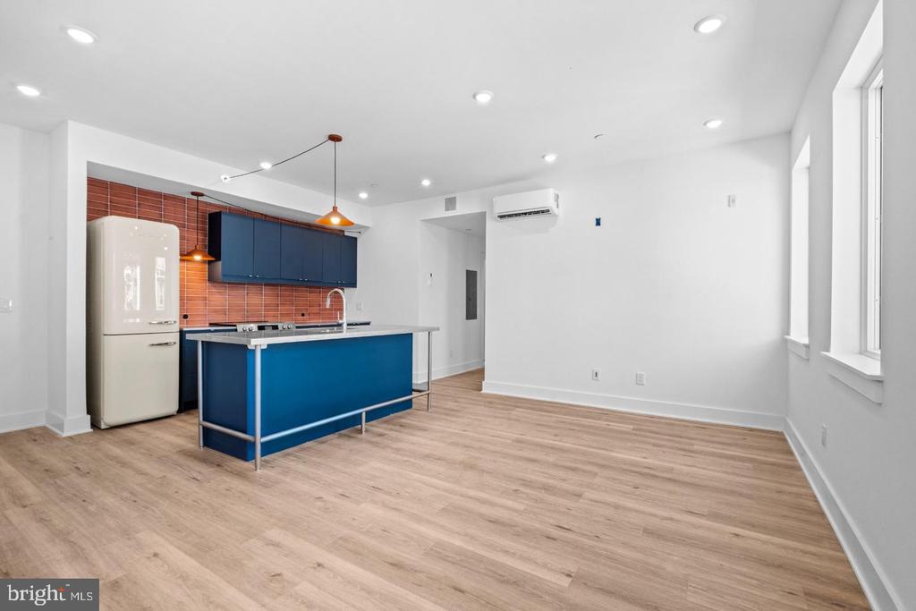 2456 FRANKFORD AVENUE Unit: 9