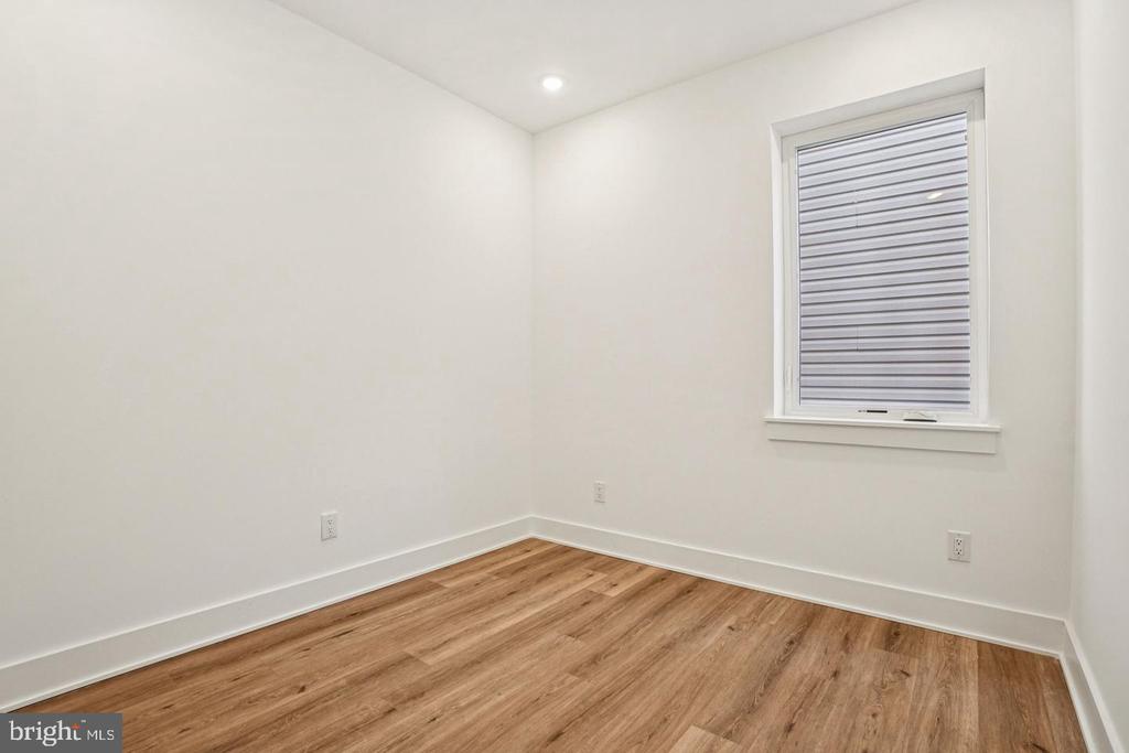 2456 FRANKFORD AVENUE Unit: 9