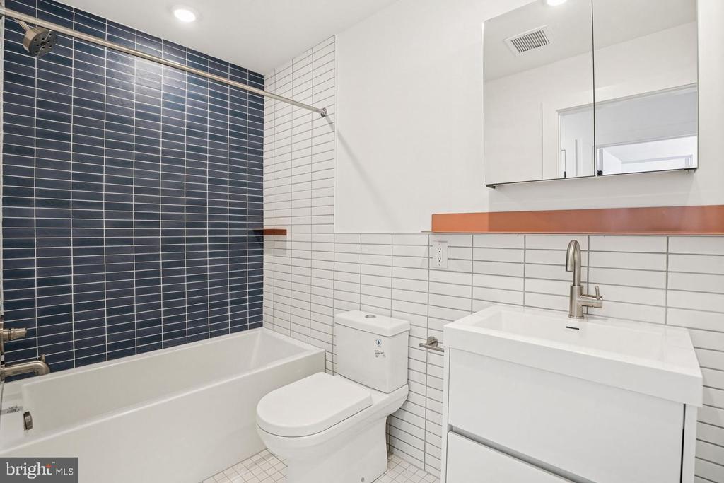 2456 FRANKFORD AVENUE Unit: 9