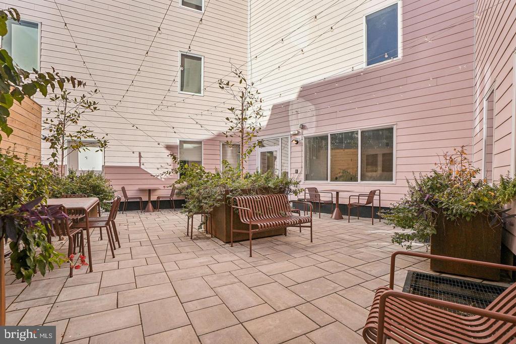 2456 FRANKFORD AVENUE Unit: 9