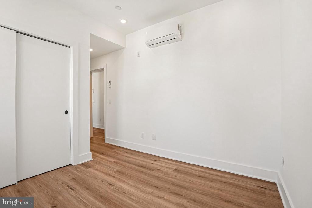 2456 FRANKFORD AVENUE Unit: 9