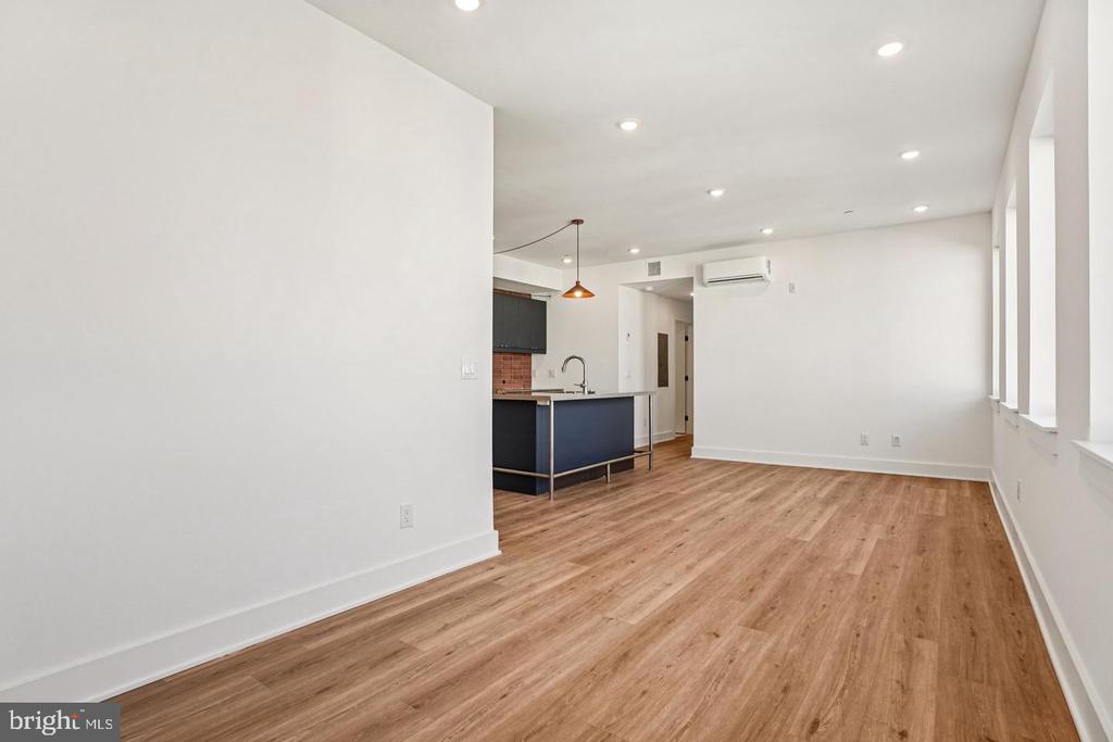 2456 FRANKFORD AVENUE Unit: 9