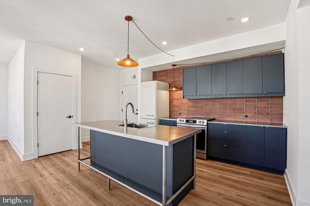 2456 FRANKFORD AVENUE Unit: 9
