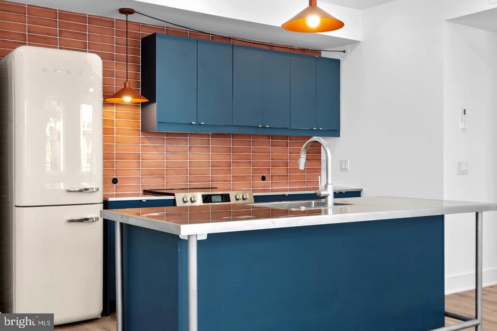 2456 FRANKFORD AVENUE Unit: 9