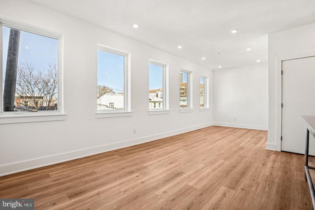 2456 FRANKFORD AVENUE Unit: 9