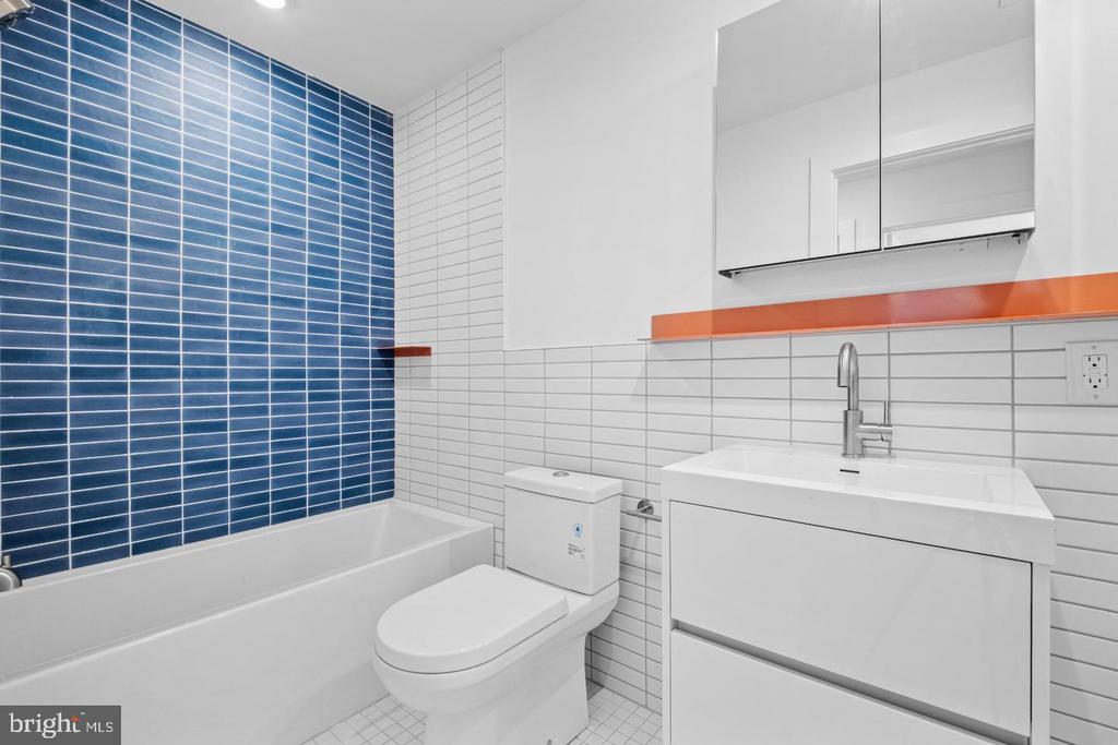 2456 FRANKFORD AVENUE Unit: 9