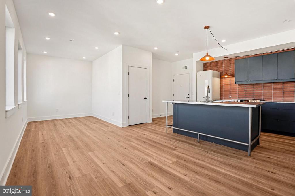 2456 FRANKFORD AVENUE Unit: 9