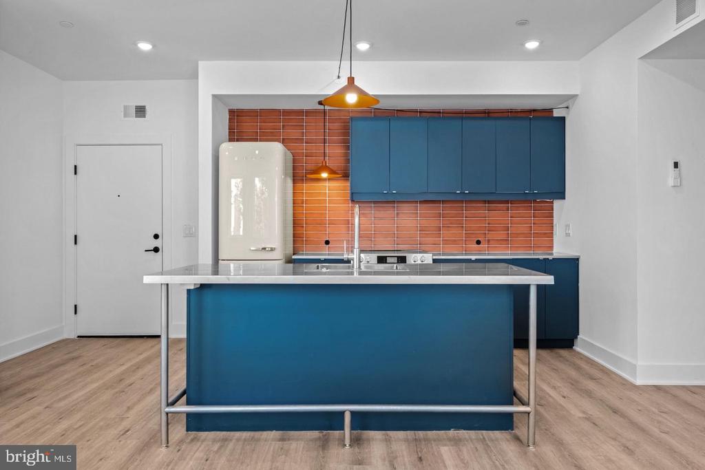 2456 FRANKFORD AVENUE Unit: 9