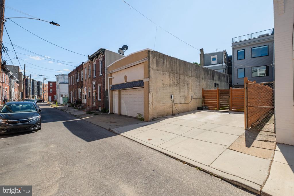 1551 E BERKS STREET