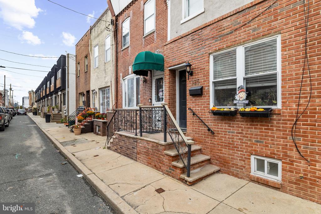 325 CANTRELL STREET